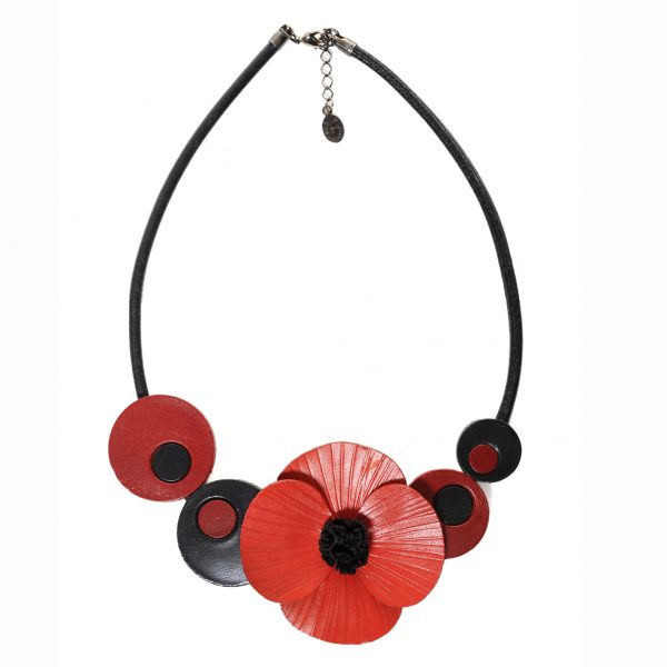 collier fleur coquelicot et ronds en cuir