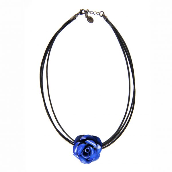 collier en cuir bleu