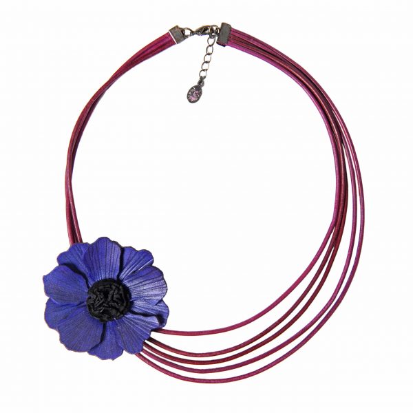 collier fleur en cuir