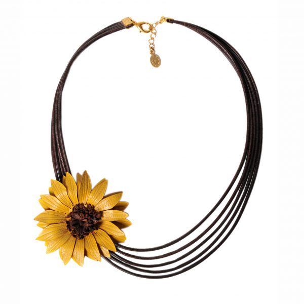 collier fleur en cuir