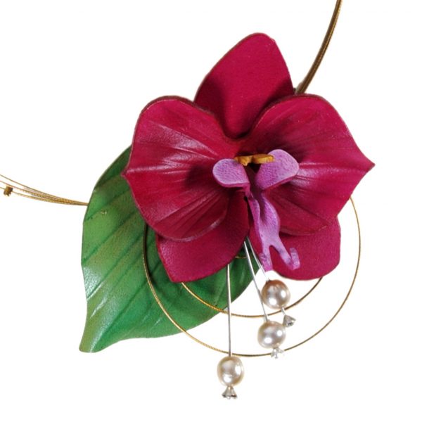 collier fleur en cuir