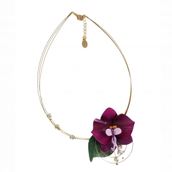 collier fleur en cuir